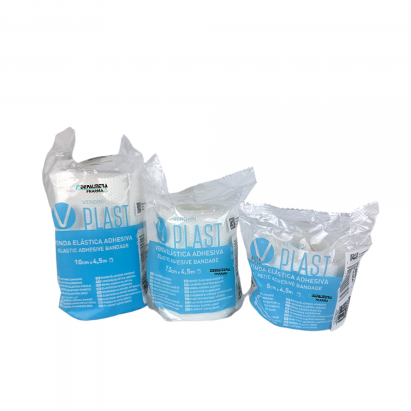 Venda elástica adhesiva Plast en rollo, disponible en tamaños de 5 cm, 7,5 cm y 10 cm de ancho por 4,5 metros de largo, ideal para vendajes de sujeción y soporte.